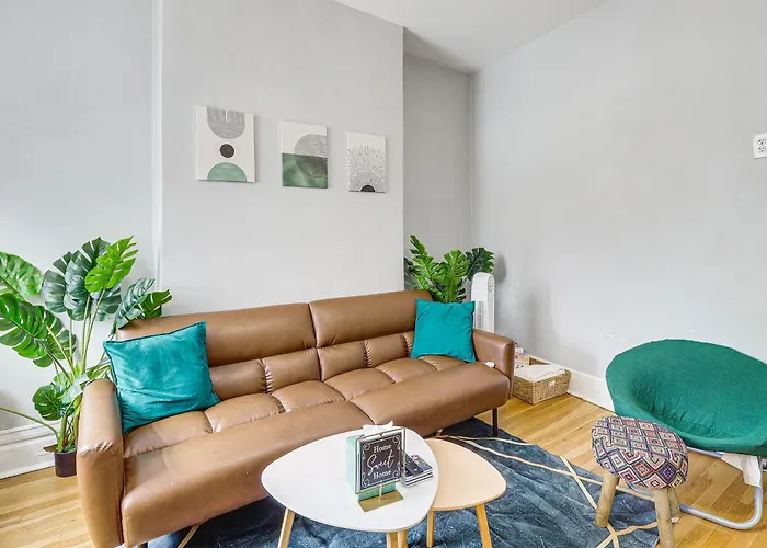 Walkable Group Getaway! 5 Mi To Dtwn