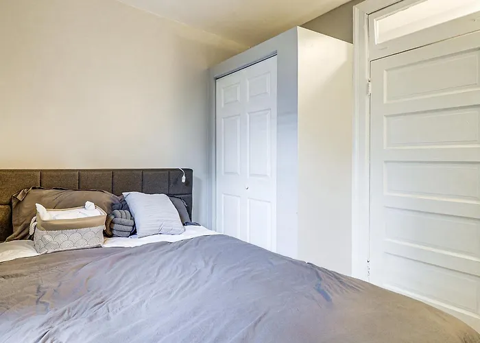 Walkable Group Getaway! 5 Mi To Dtwn Pittsburgh