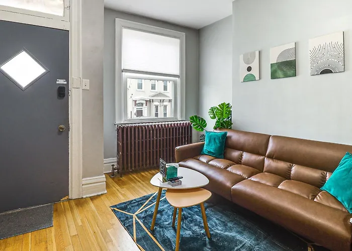 Walkable Group Getaway! 5 Mi To Dtwn