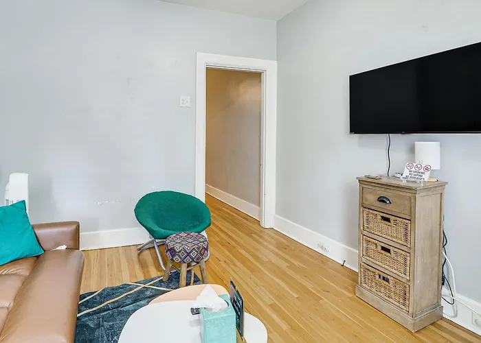 Walkable Group Getaway! 5 Mi To Dtwn