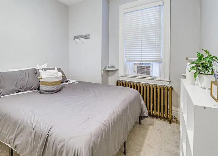 Walkable Group Getaway! 5 Mi To Dtwn *