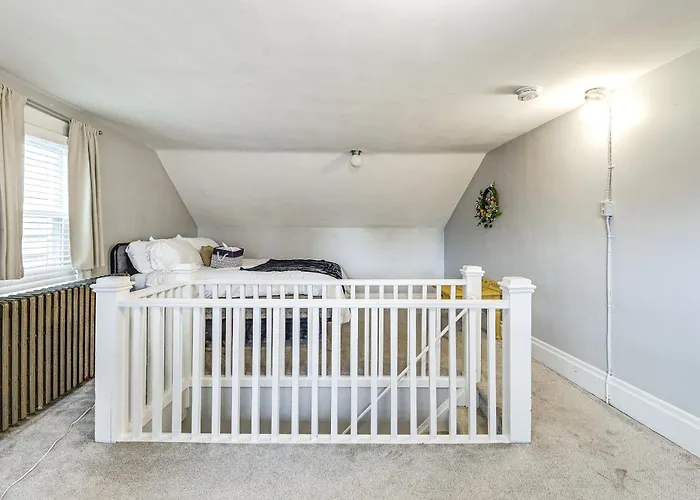Walkable Group Getaway! 5 Mi To Dtwn *